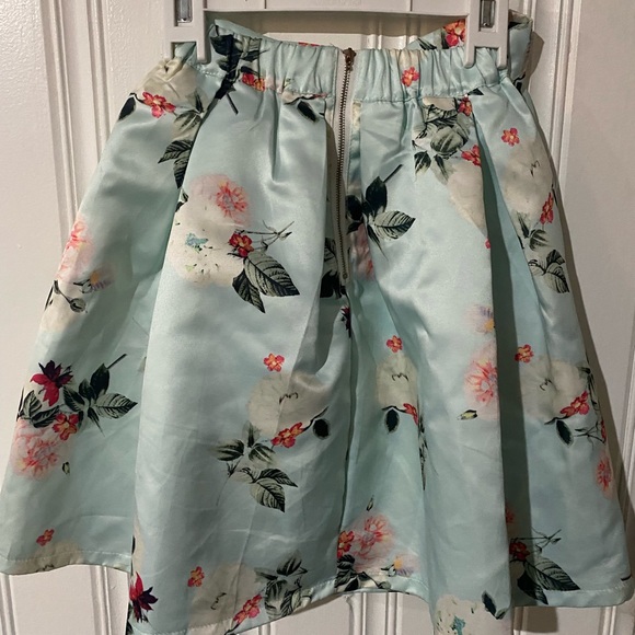 Blue floral skirt - Picture 2 of 3